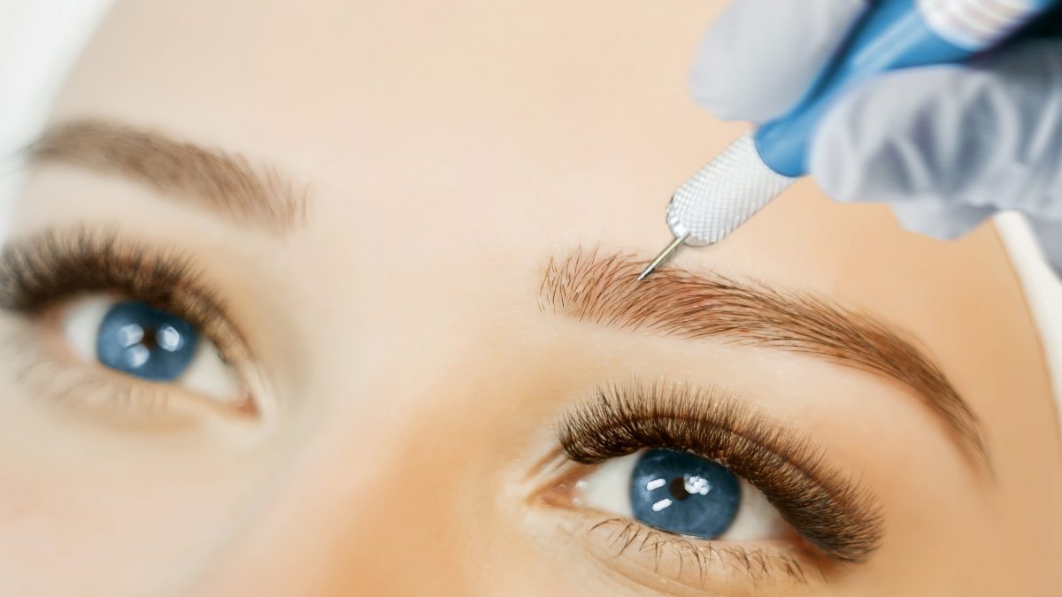 Micropigmentación o microblading de cejas