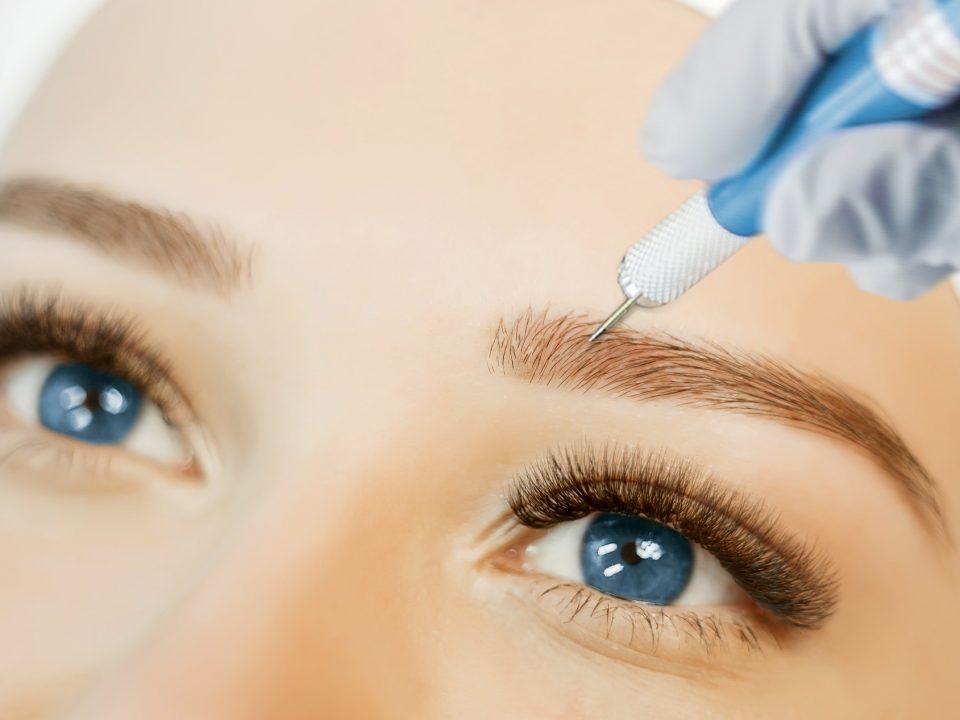 Micropigmentación o microblading de cejas